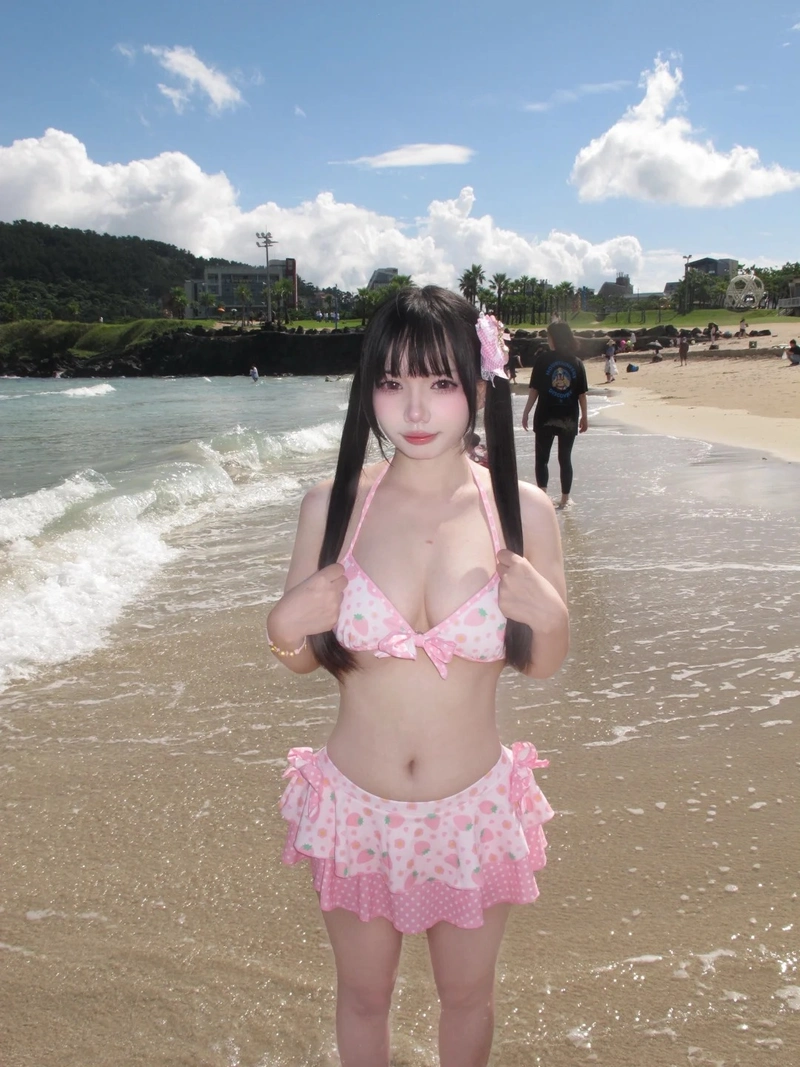 Gái xinh diện bikini hồng sexy ngọt ngào