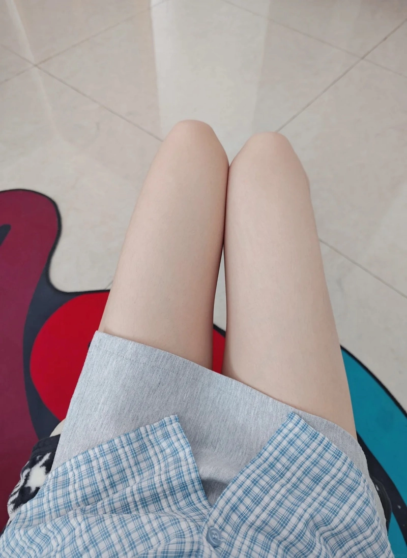 Gái xinh đùi thon trắng trẻo đẹp