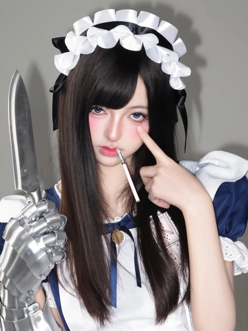 Gái xinh mặc đồ hầu gái cuốn hút