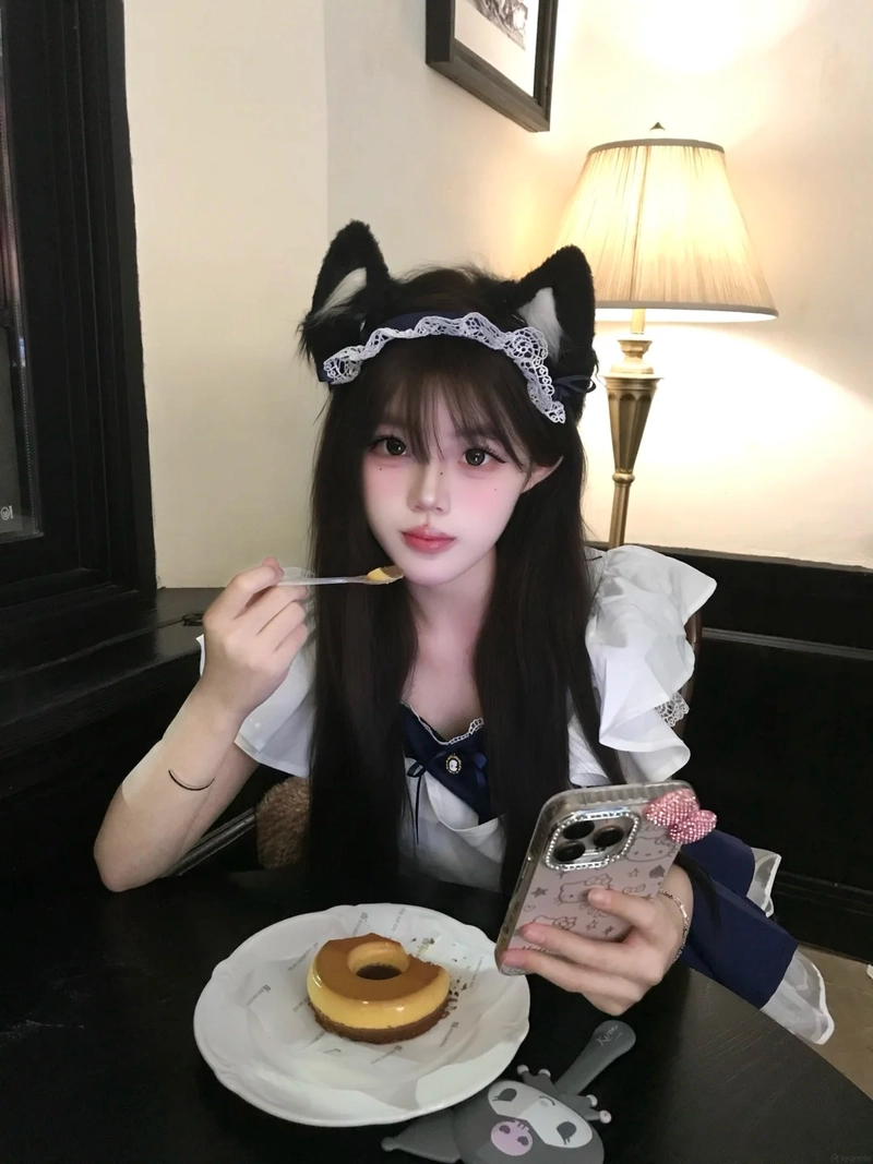 Gái xinh mặc đồ hầu gái tai mèo