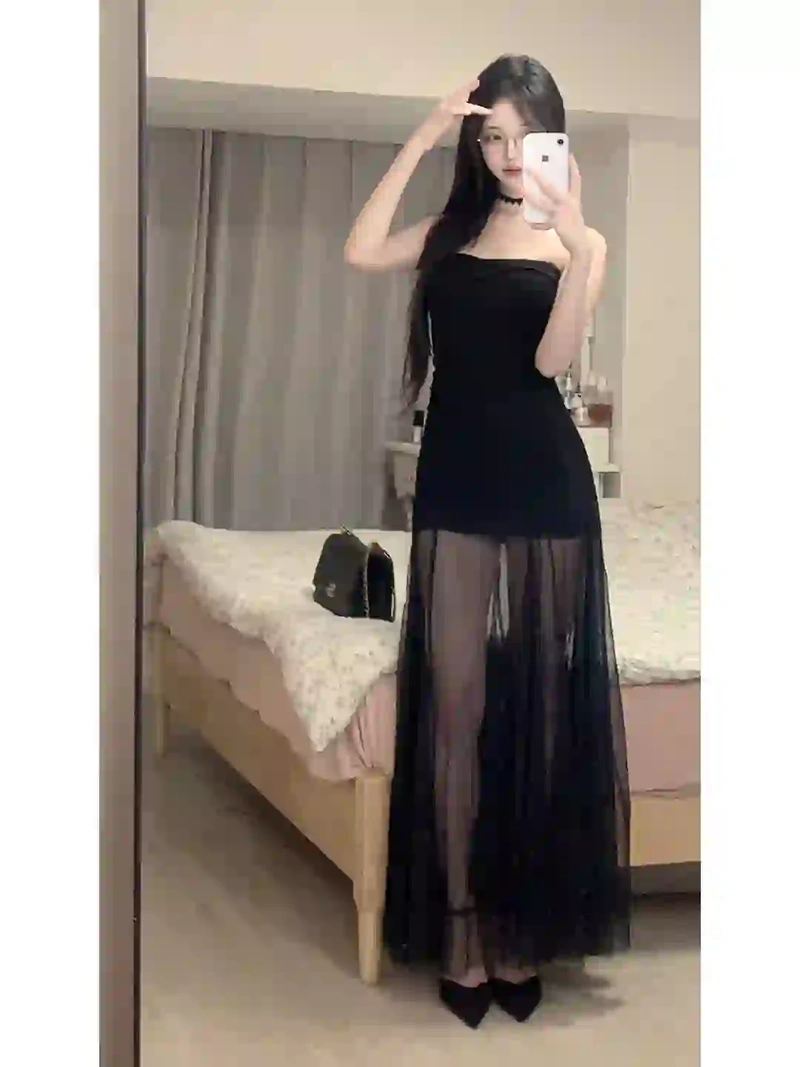 Gái xinh váy lưới ôm body nóng bỏng