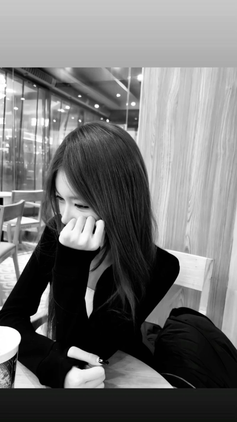 Girl phố bí ẩn quyến rũ