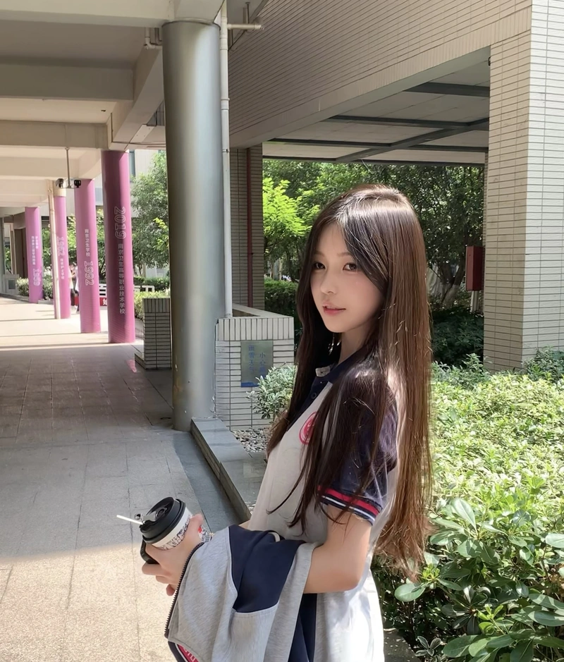 Góc gái xinh 2k10 với vẻ ngoài dễ thương
