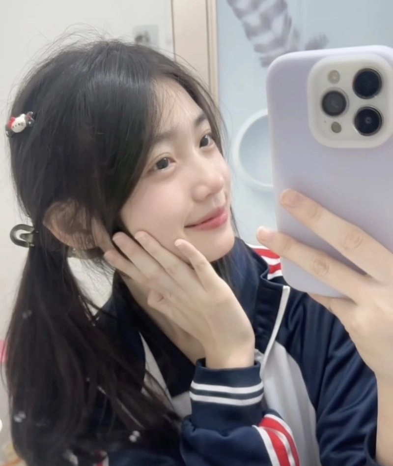 Gương mặt gái xinh 2k12 với nét hồn nhiên