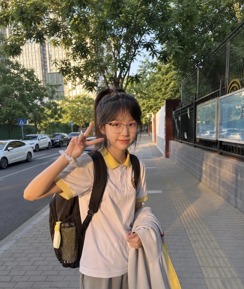 Gương mặt gái xinh 2k12 với nét tươi sáng