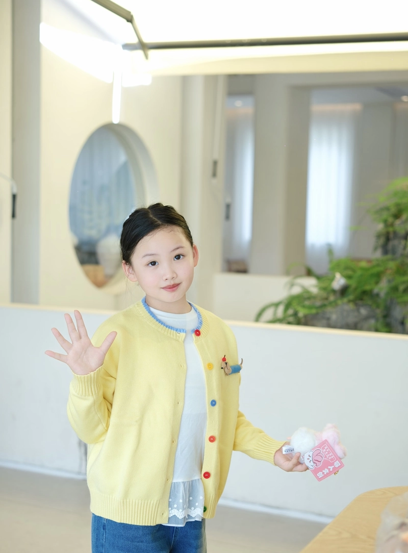 Gương mặt vui vẻ cùng ảnh gái xinh lớp 5