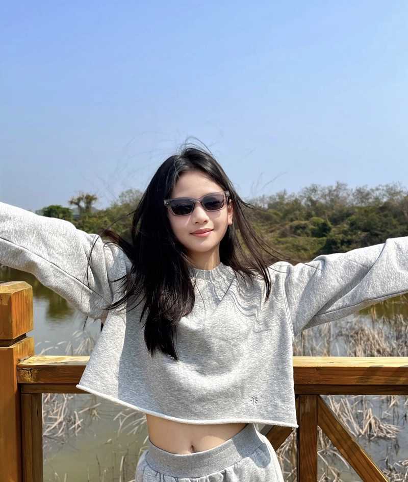 Gương mặt vui vẻ cùng ảnh gái xinh lớp 6