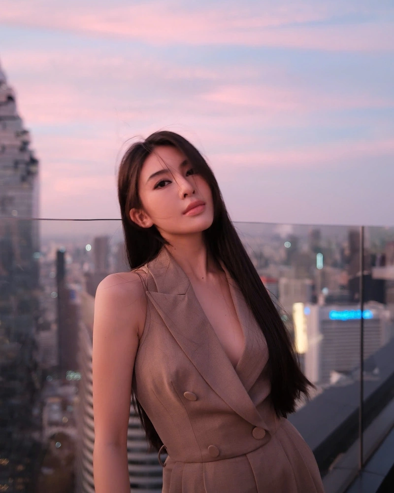 Hình Linh Trương TikToker sexy khoe hàng gợi dục