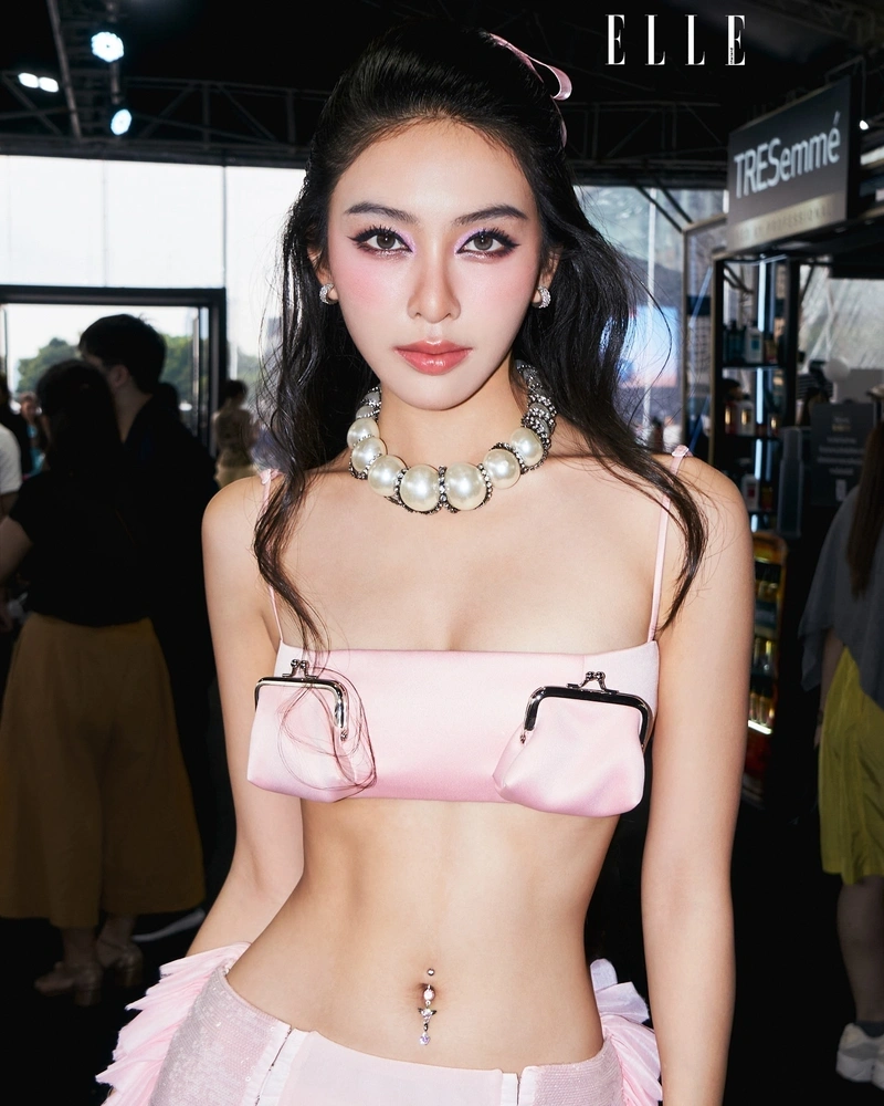 Hình Linh Trương TikToker sexy mông đầy gợi cảm