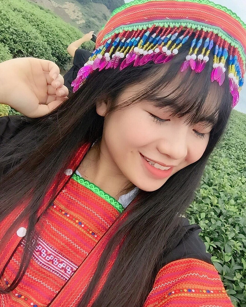 Hình Nguyễn Ngọc Quỳnh quyến rũ khoe ngực to gợi tình
