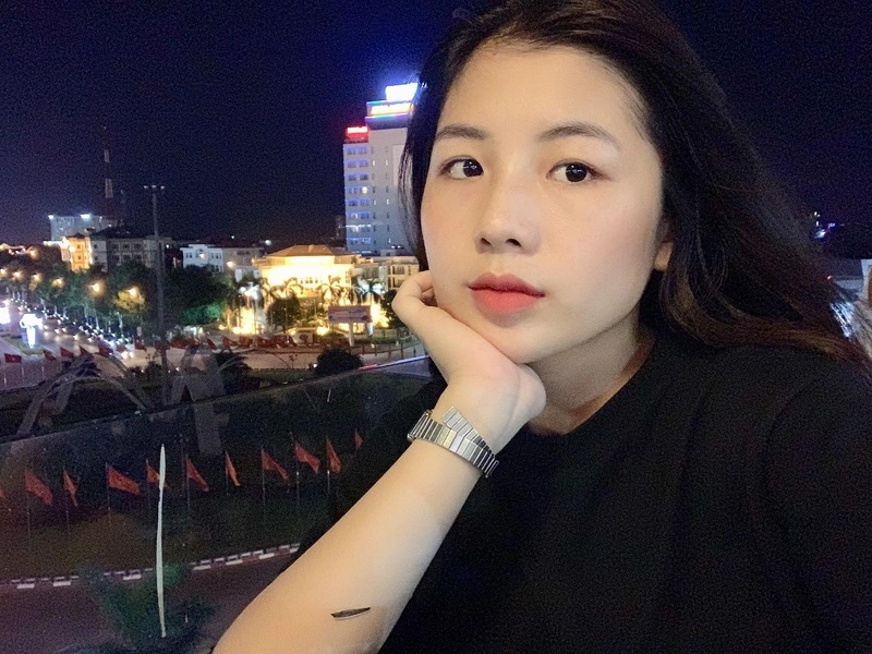 Hình Nguyễn Ngọc Quỳnh show hàng vòng một to tròn