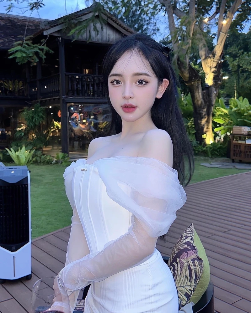 Hình Trần Huyền Châu bikini sexy full HD rõ nét