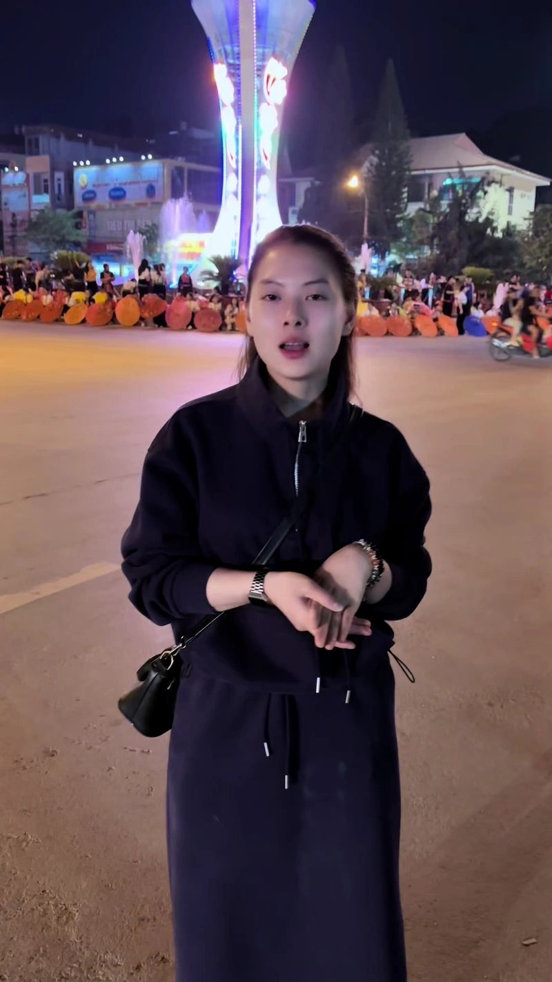Hình Uyenbeu2006 khoe hàng vòng 1 siêu phẩm
