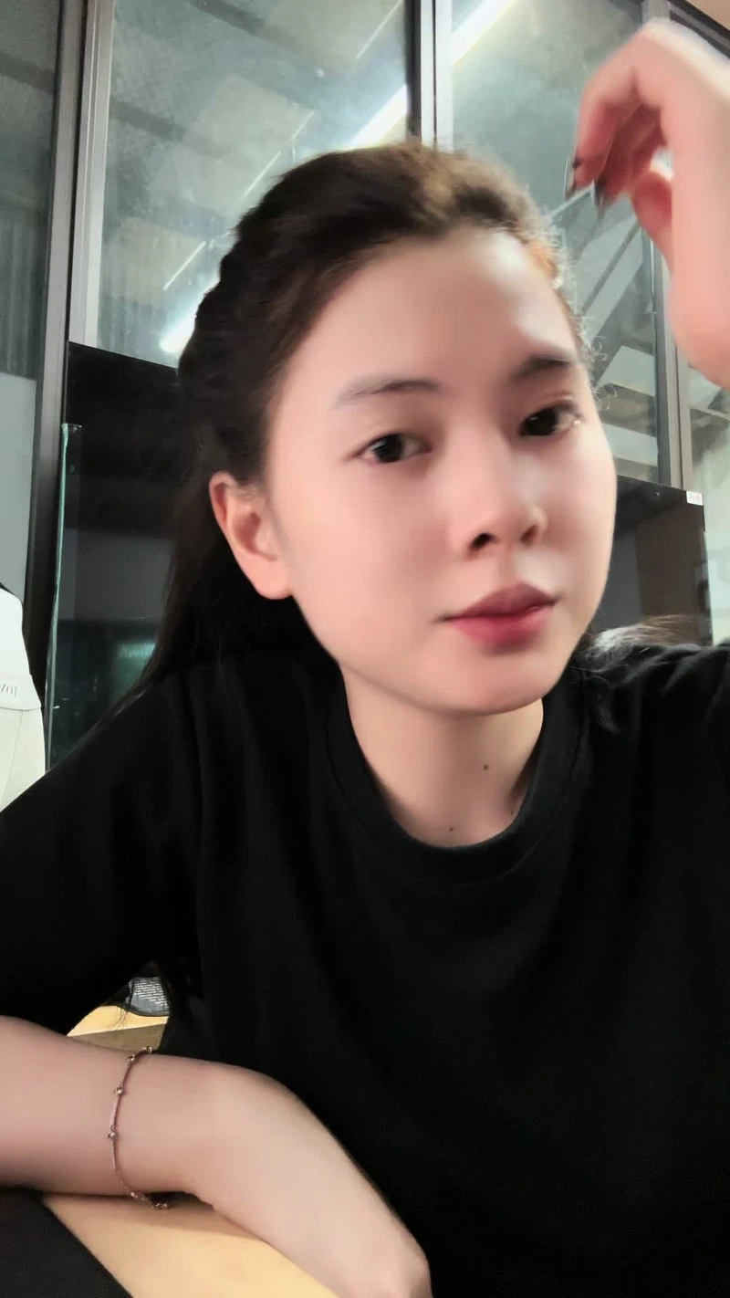 Hình Uyenbeu2006 nude khoe ngực căng tròn