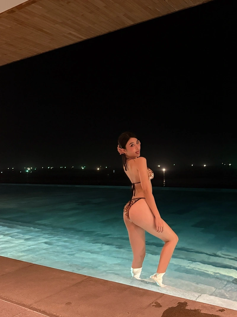 Hình ảnh Linh Trương TikToker sexy cởi đồ gợi tình