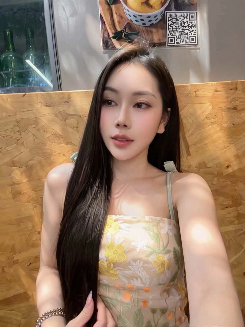 Hình ảnh Tuệ Vy dâm đãng lột đồ hoàn toàn