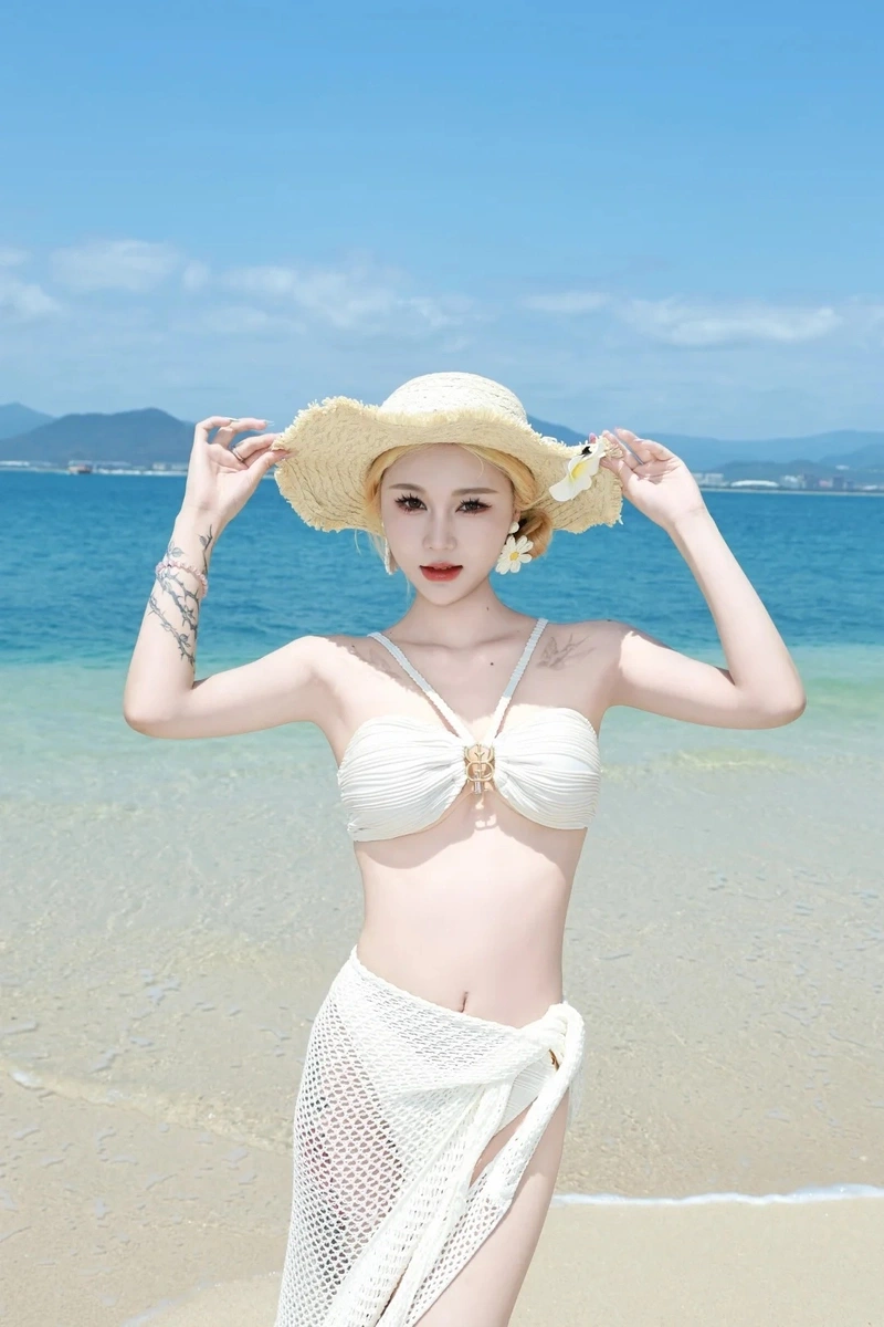 Hình ảnh cô gái xinh bikini trắng gợi cảm