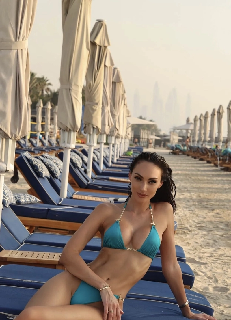 Hình ảnh gái Nga bikini dáng cao quyến rũ