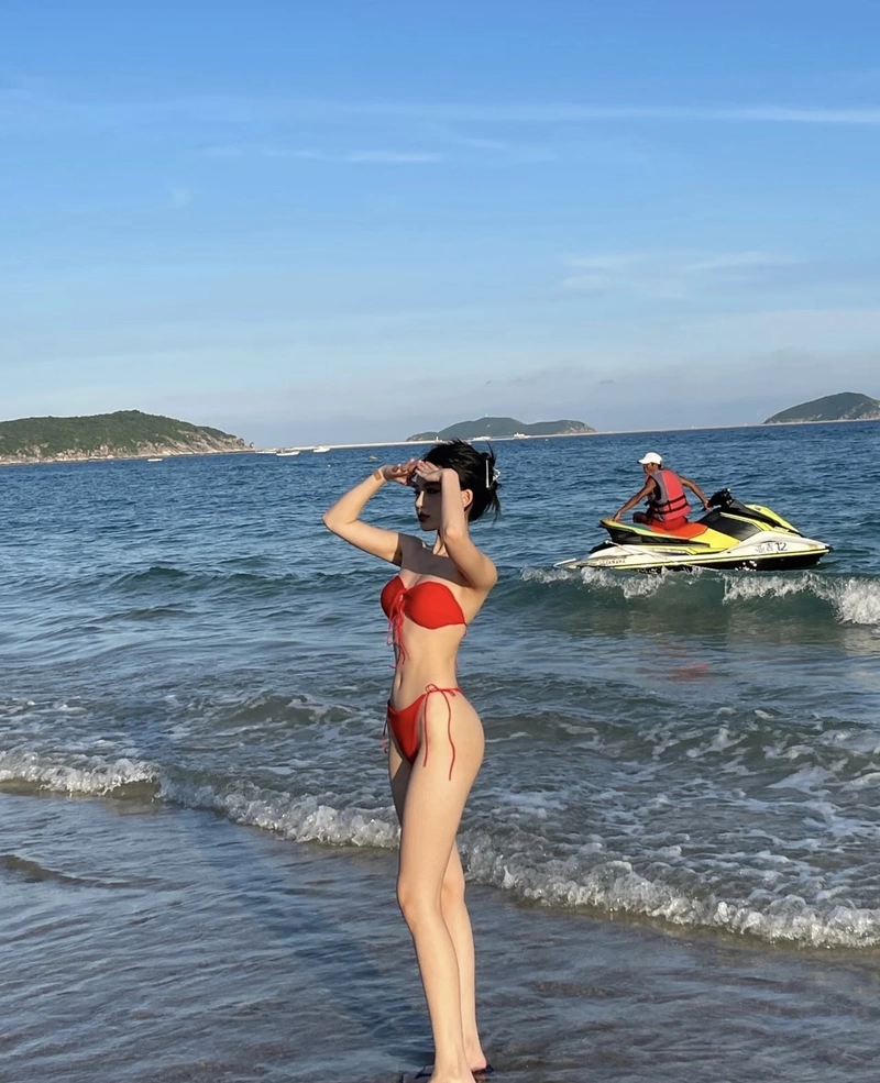 Hình ảnh gái xinh mặc bikini 2 mảnh nổi bật