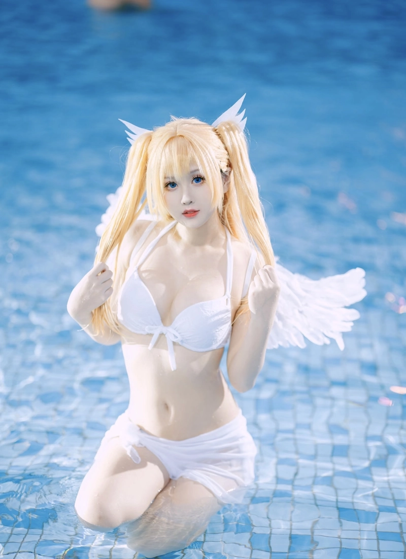 Hình ảnh gái xinh mặc bikini 2 mảnh thanh lịch