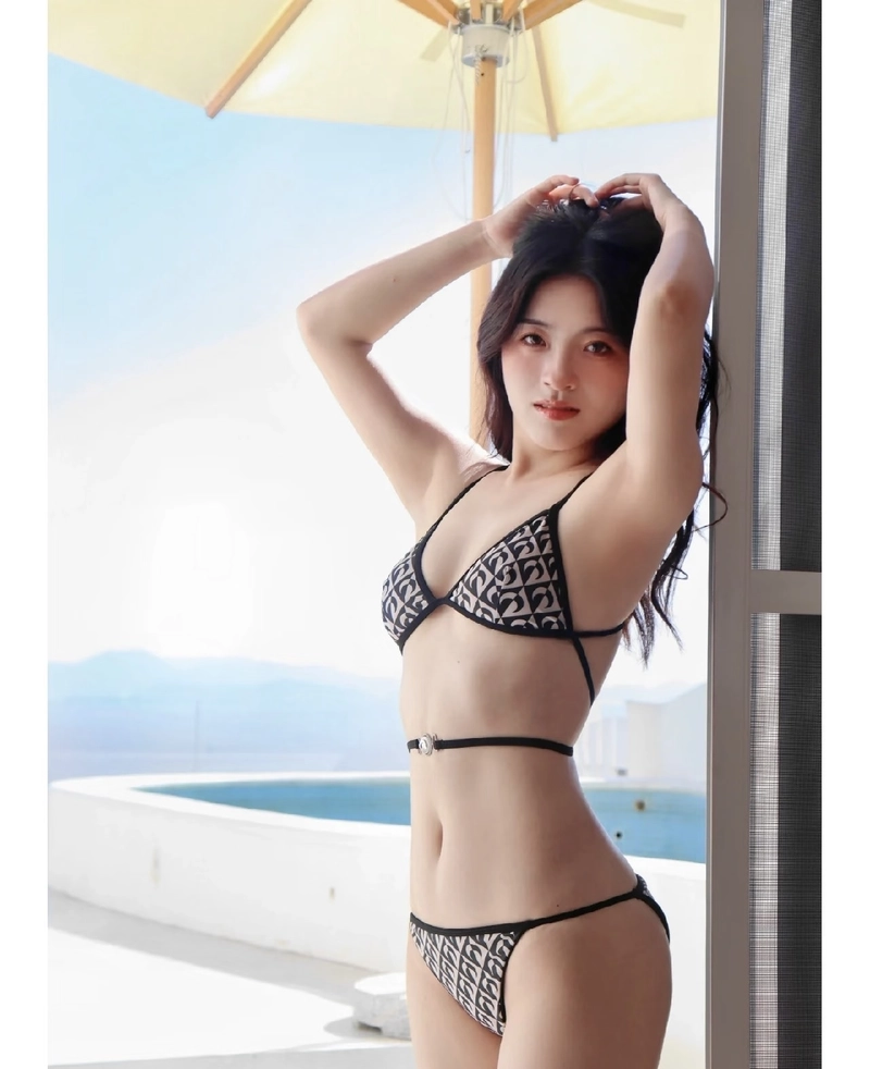 Hình ảnh gái xinh mặc bikini 2 mảnh tươi sáng