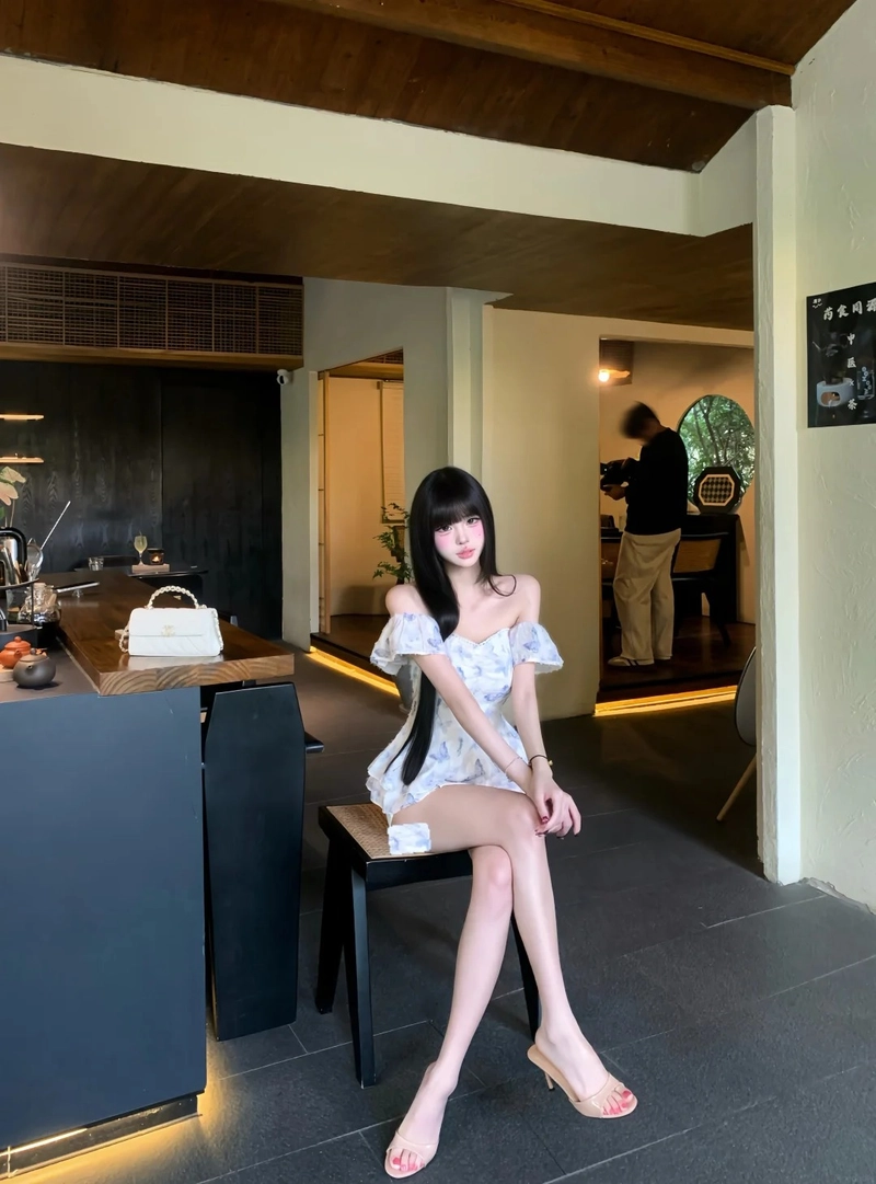 Hình chân gái dài thon gọn