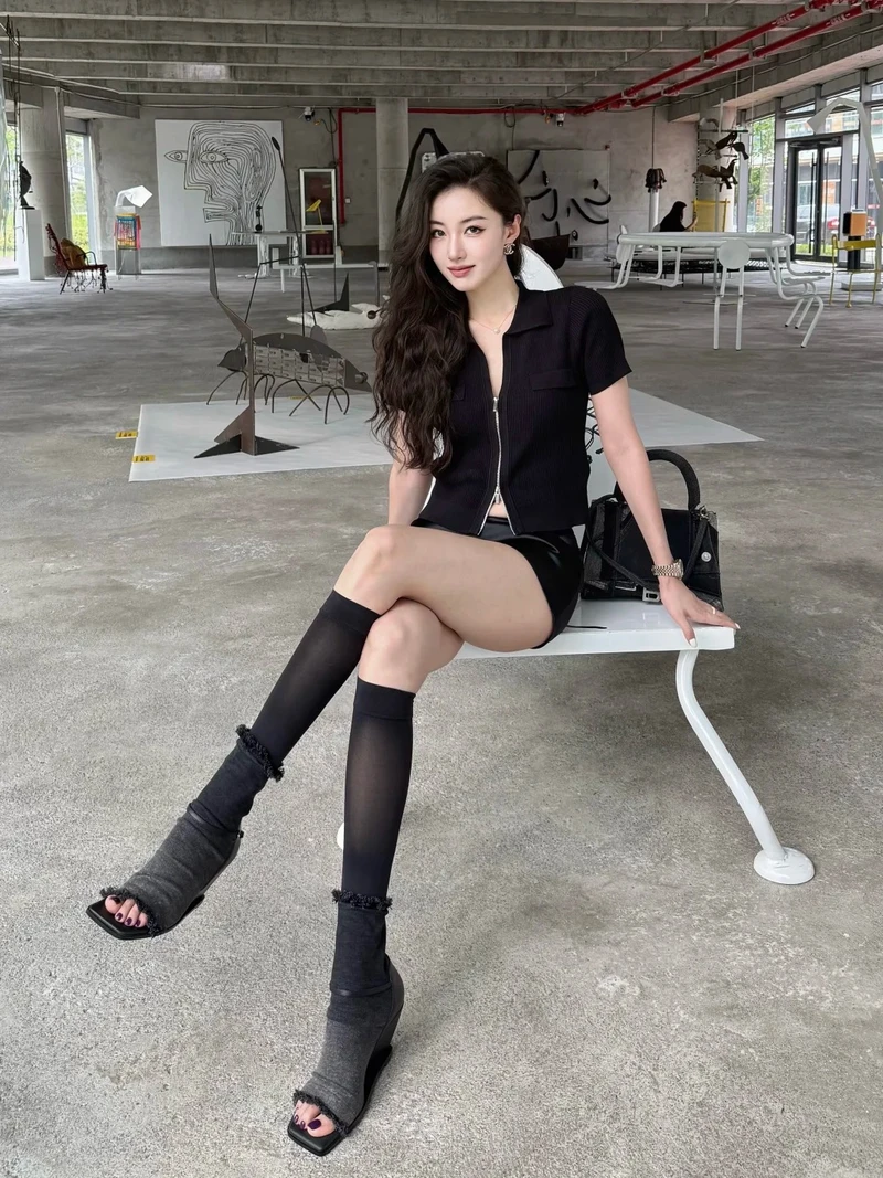 Hình chụp chân gái dài miên man