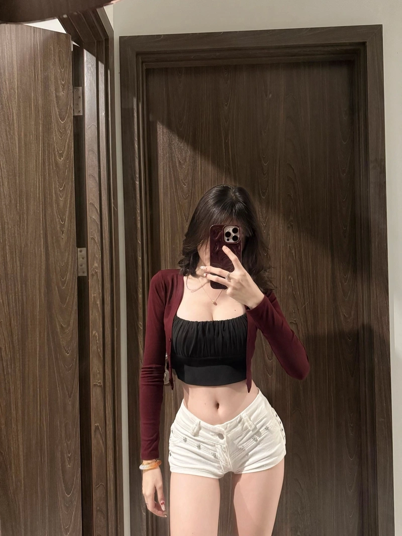 Hình cô bé cởi đồ lộ hàng gợi cảm 4K