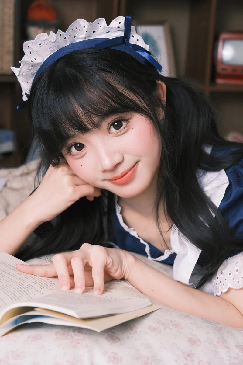 Hình cô gái xinh đồ hầu gái xinh