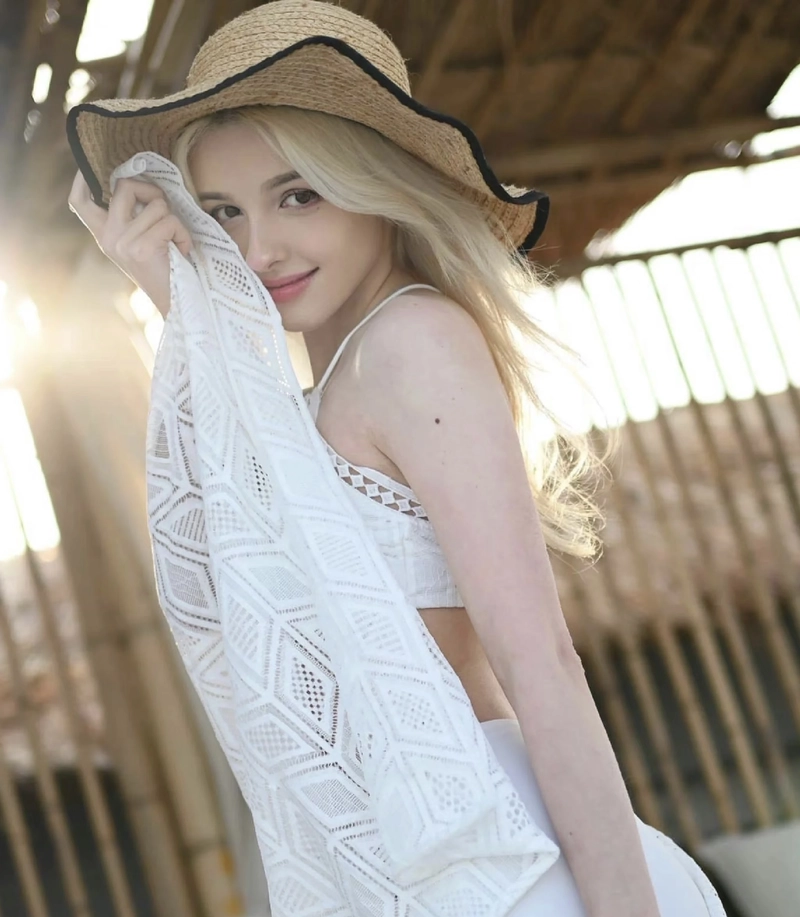 Hình gái Nga bikini cuốn hút lạ thường