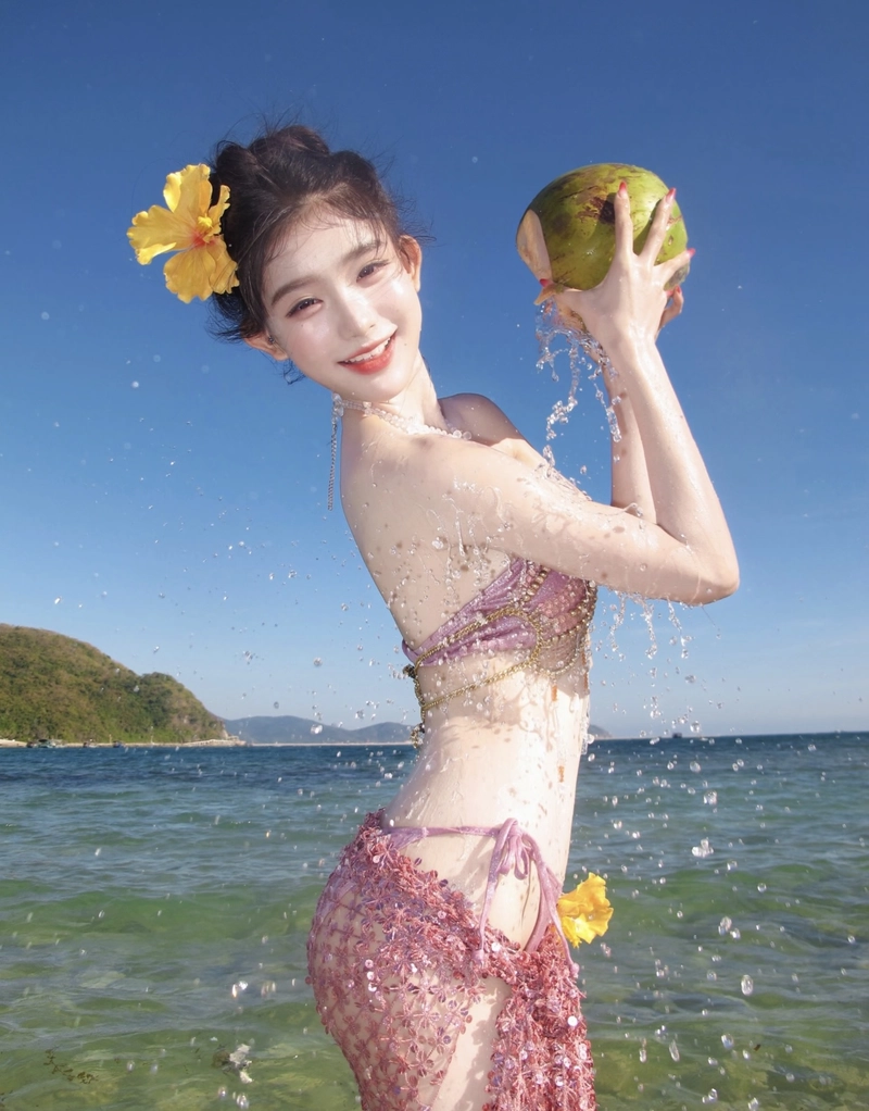 Hình gái đẹp mặc bikini đi biển sexy