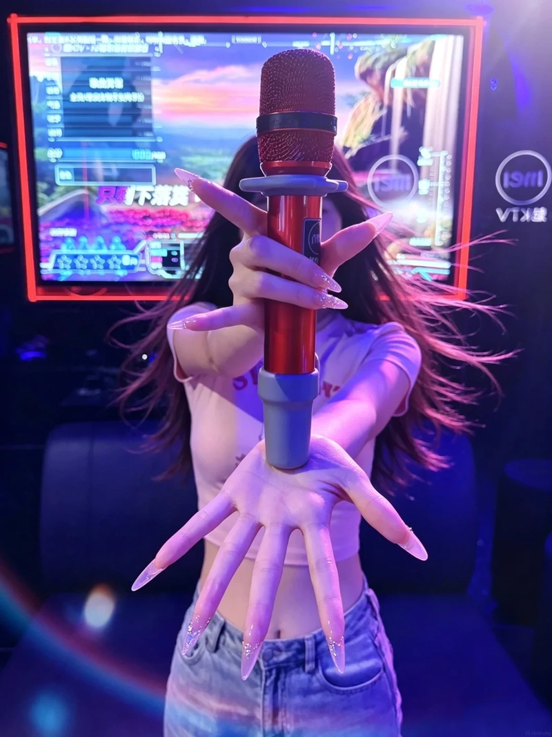 Hình gái karaoke sexy cởi đồ cuốn hút