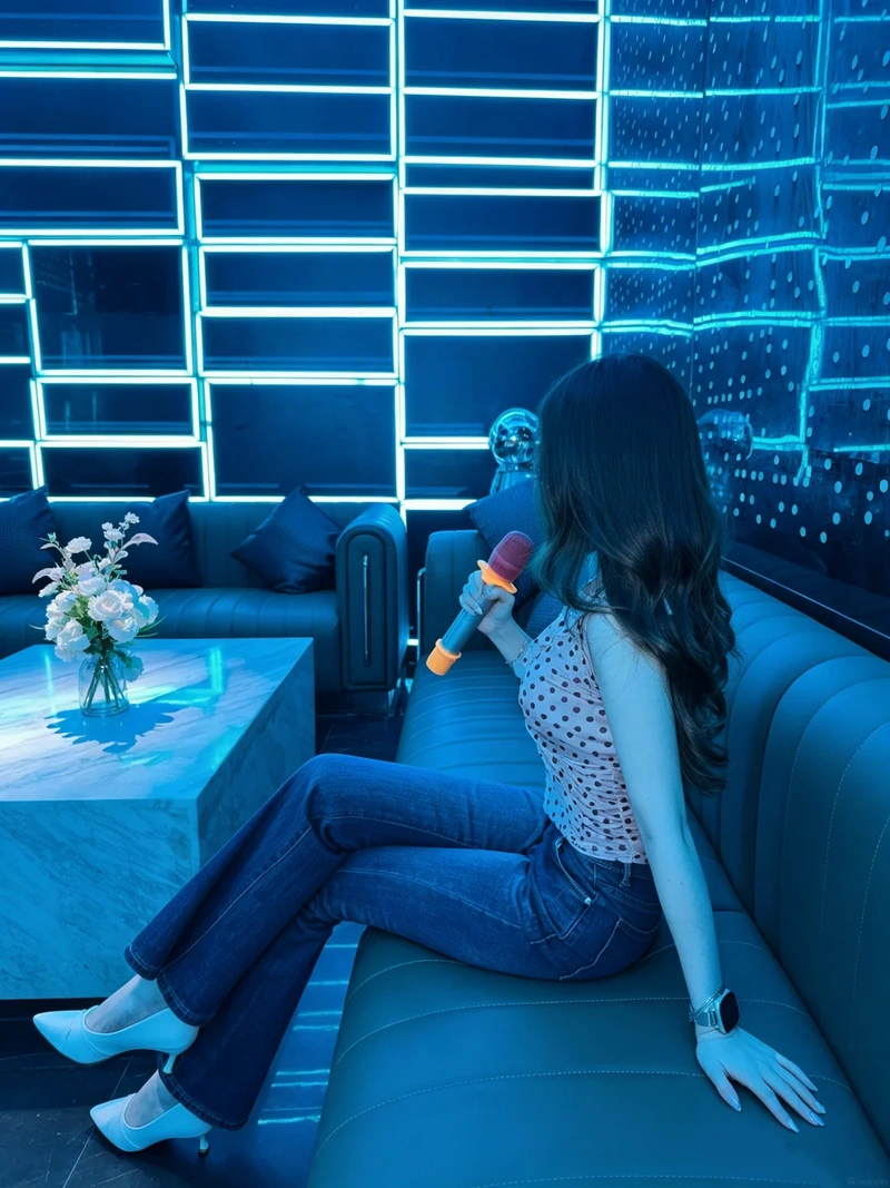 Hình gái karaoke vòng 1 khủng nóng bỏng