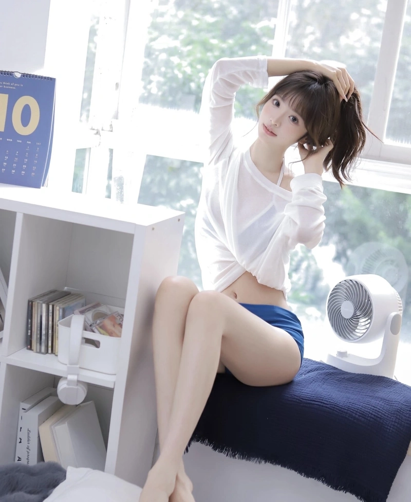Hình gái ngon bikini trong nhà cuốn hút