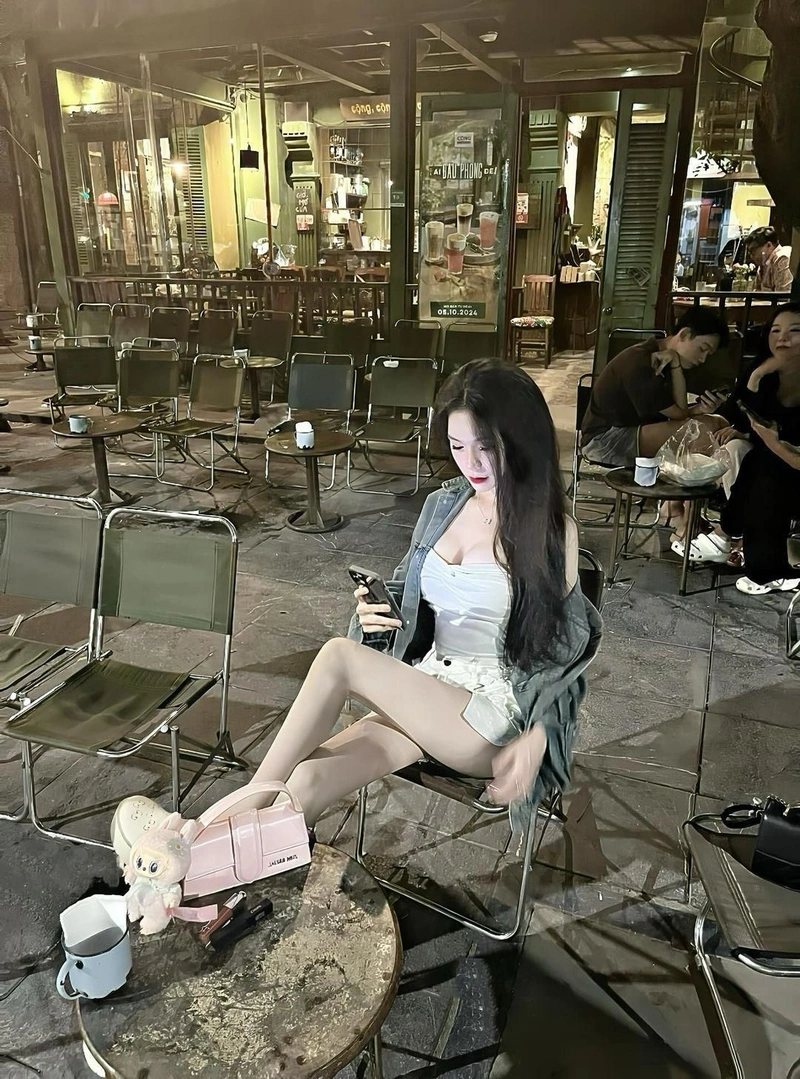 Hình gái phố thu hút duyên dáng