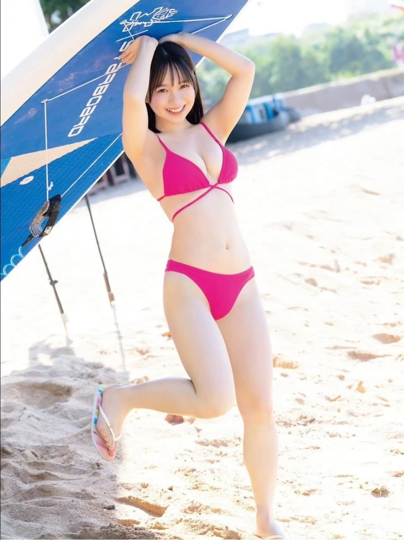 Hình gái xinh bikini nhỏ show hàng vòng 3 sexy