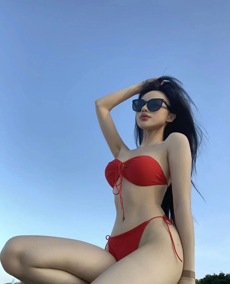 Hình gái xinh mặc bikini 2 mảnh trẻ đẹp