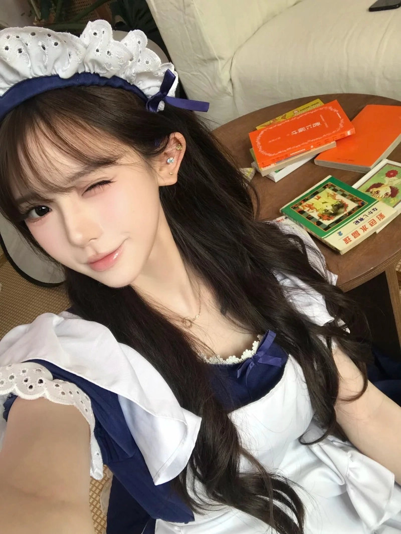 Hình gái xinh mặc đồ hầu gái cute
