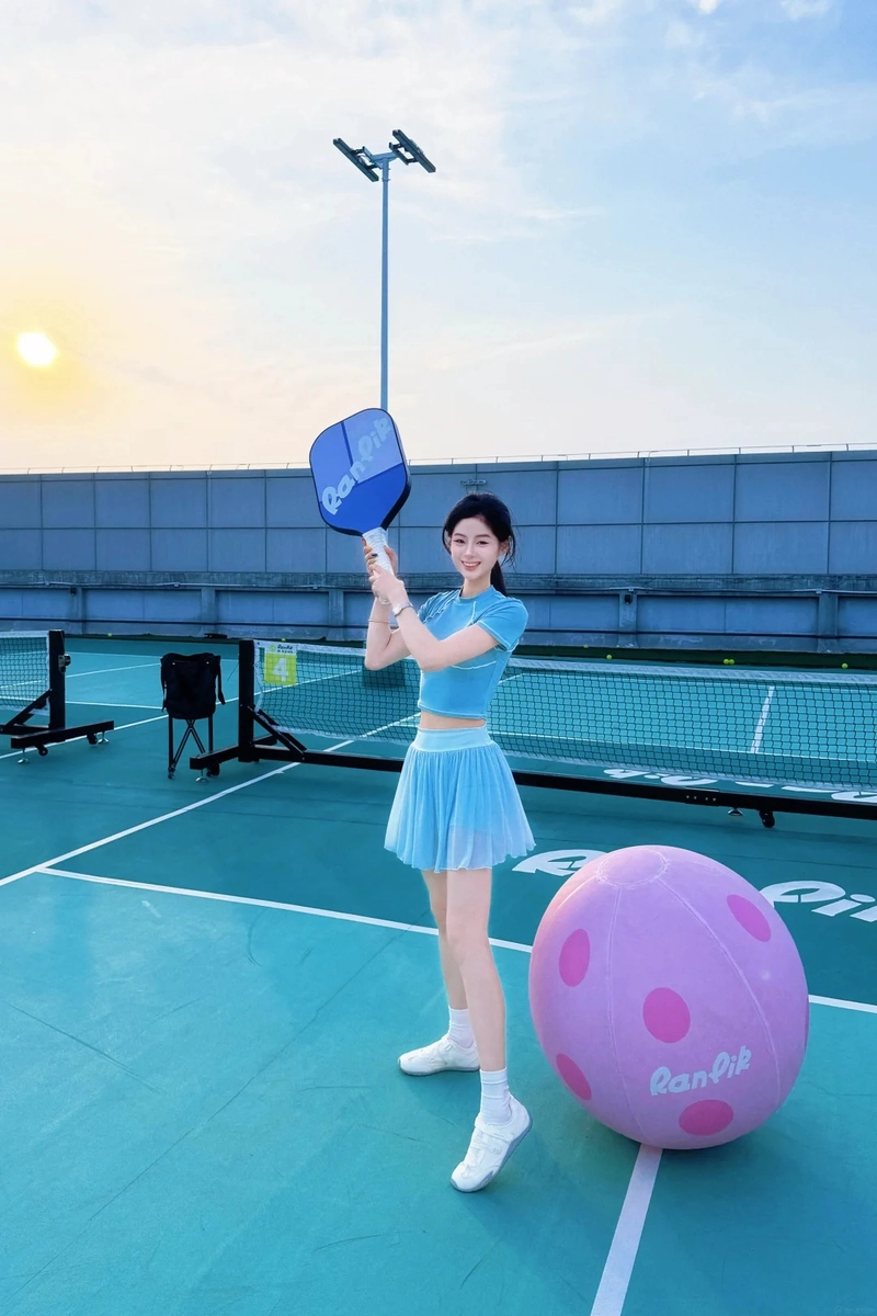 Hình gái xinh pickleball body cuốn hút