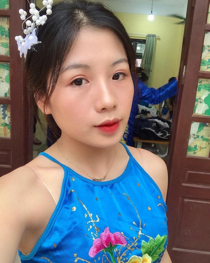 Hình hot girl Nguyễn Ngọc Quỳnh sexy khoe hàng vòng một