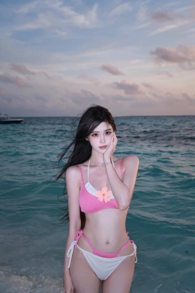 Hình hot girl mặc bikini hồng căng tròn