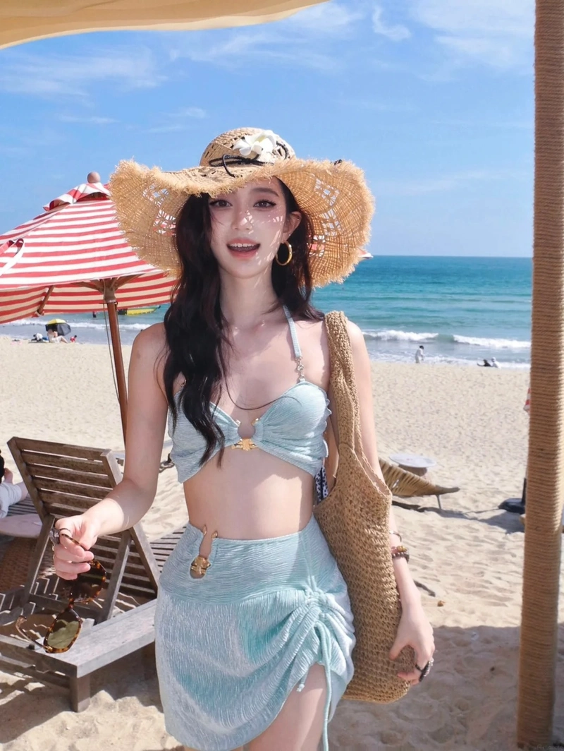 Hot girl Trung Quốc mặc bikini quyến rũ