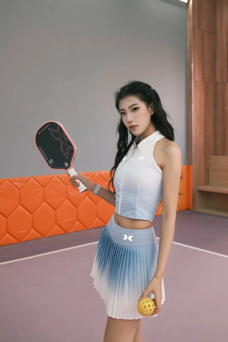 Hot girl pickleball trang phục bó sát