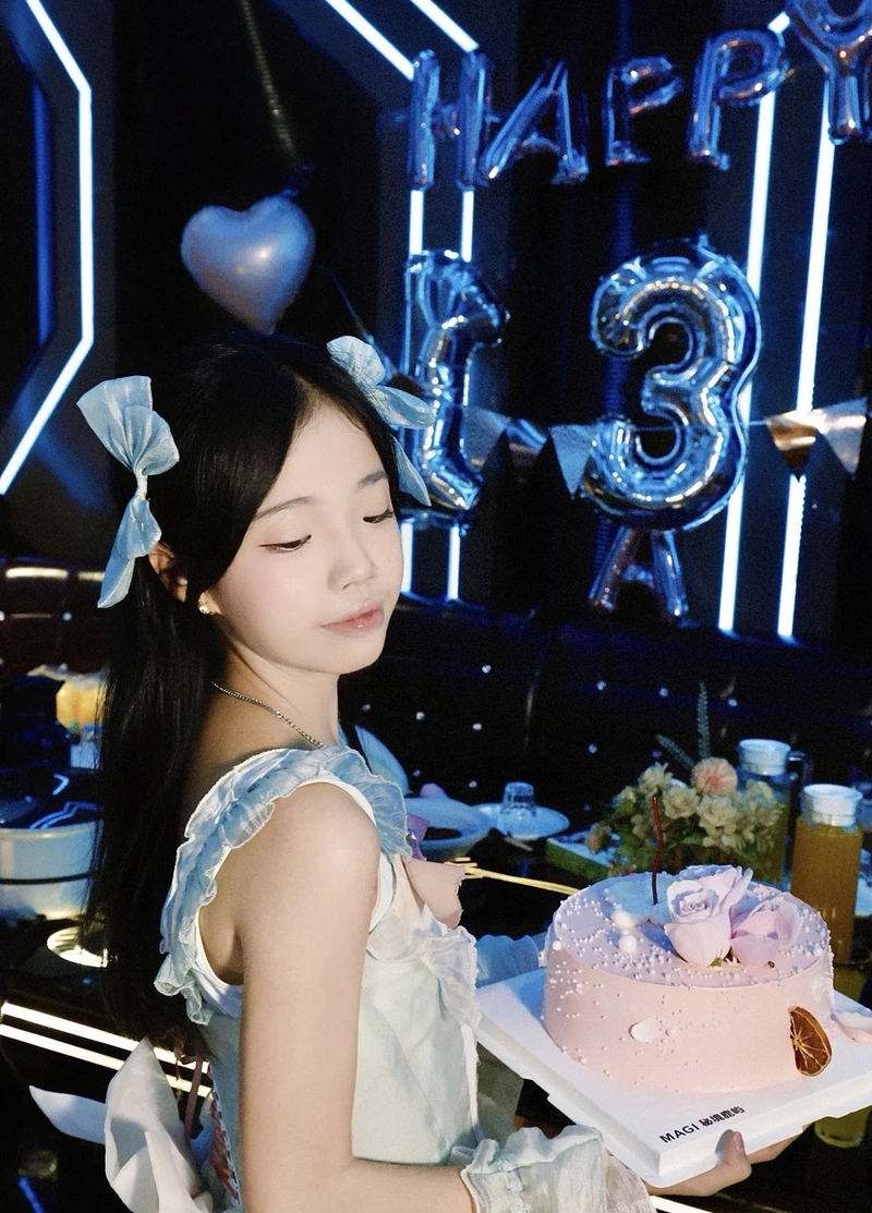 Khoảnh khắc đáng yêu của gái xinh 2k13