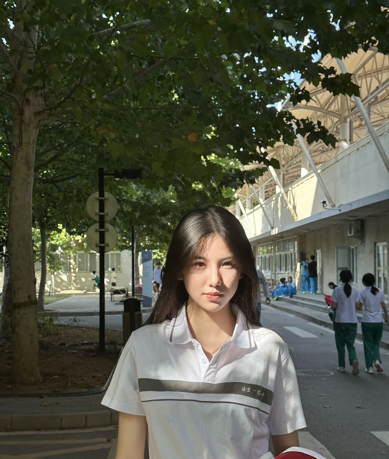 Khoảnh khắc gái xinh 2k10 đầy sức sống