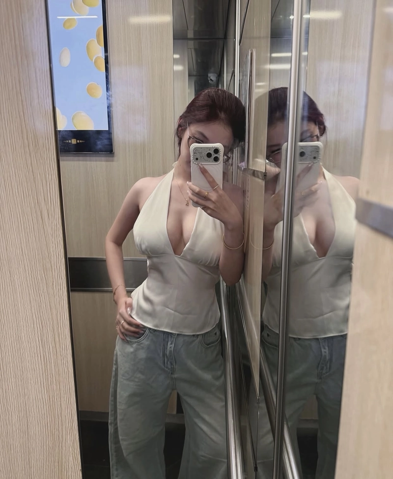 Khoe vú to đẹp ảnh gái xinh