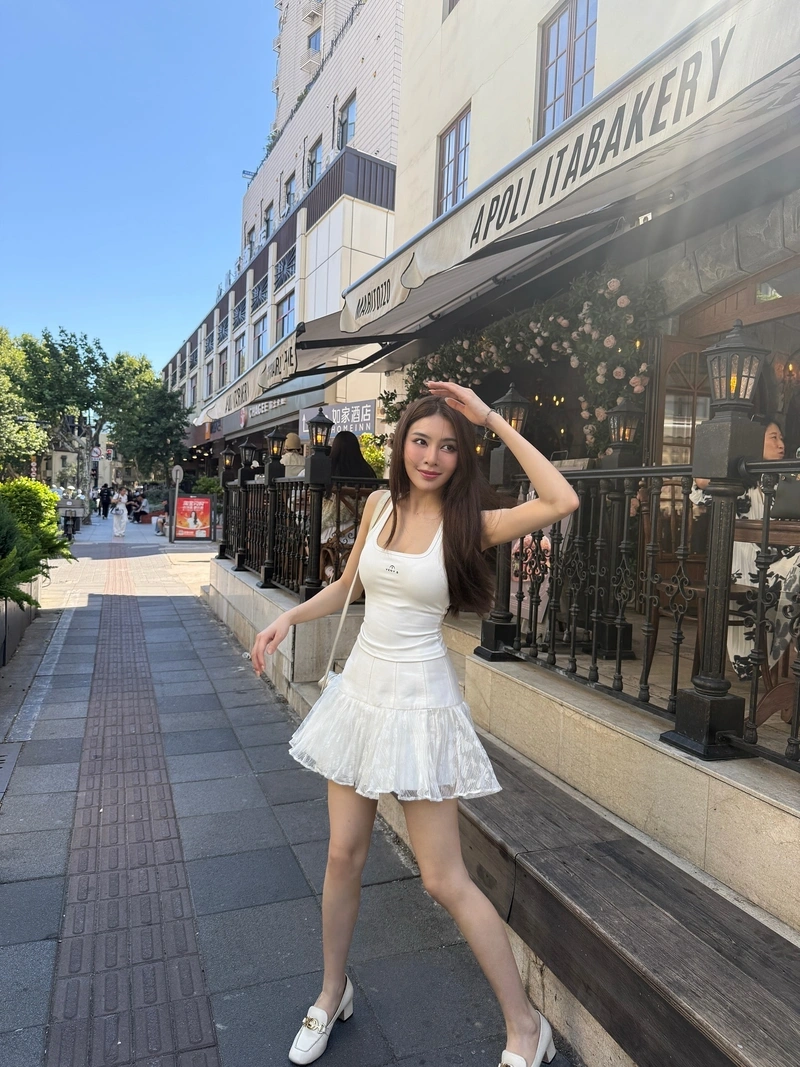 Linh Trương TikToker sexy khoe ngực to gợi dục