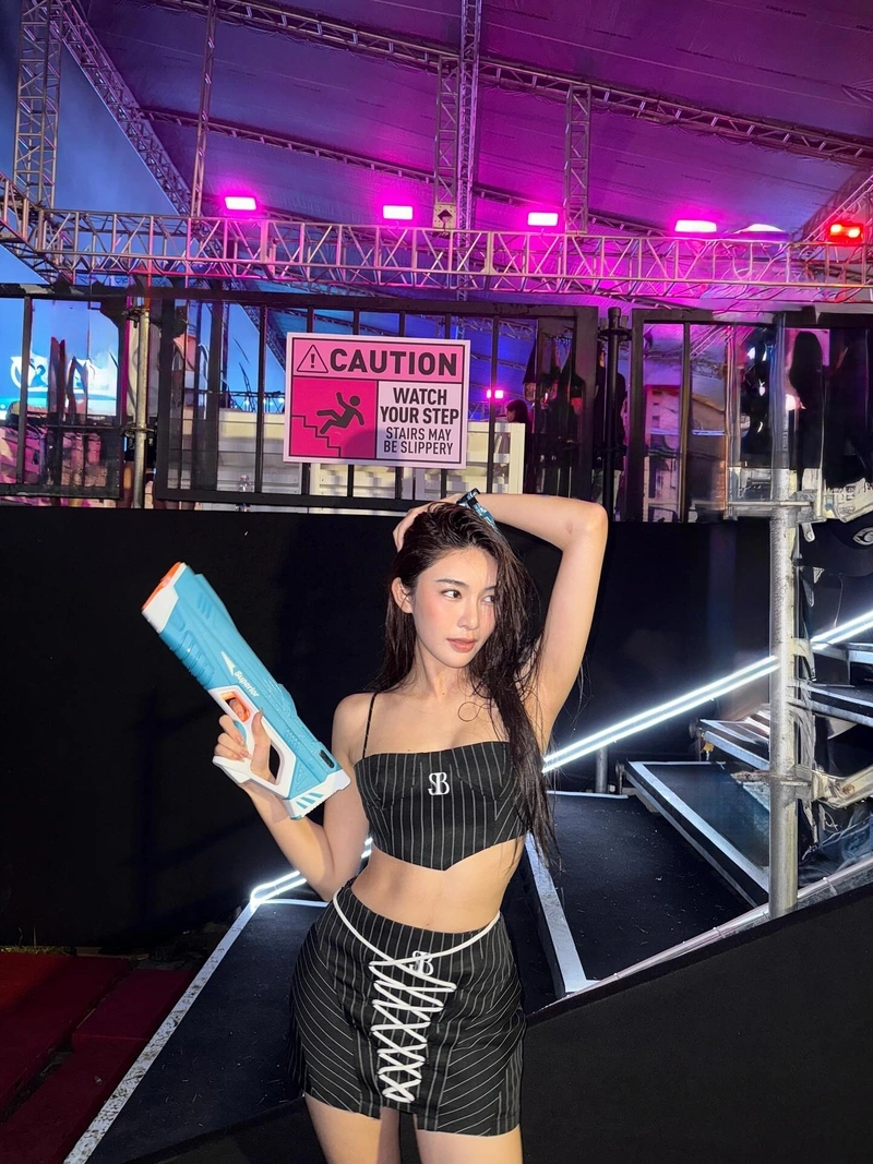 Linh Trương TikToker sexy lộ vòng ba gợi cảm cuốn hút