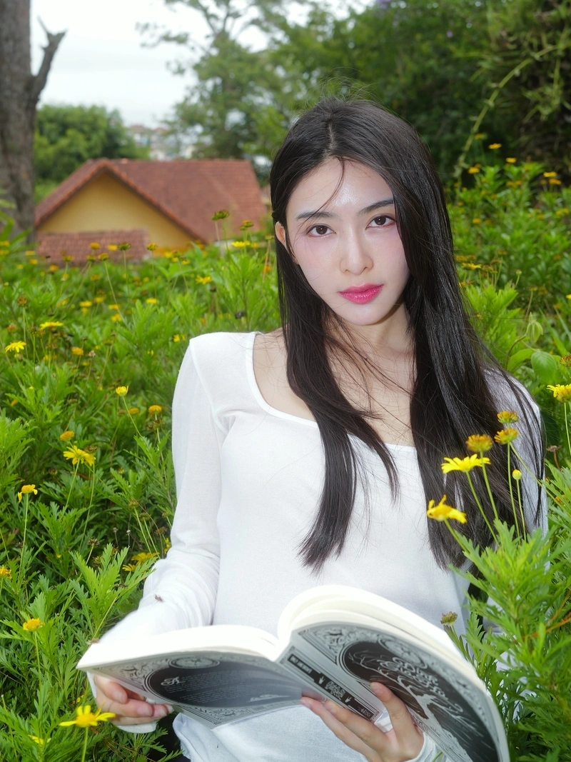 Linh Trương TikToker sexy vòng ba căng mọng dâm đãng