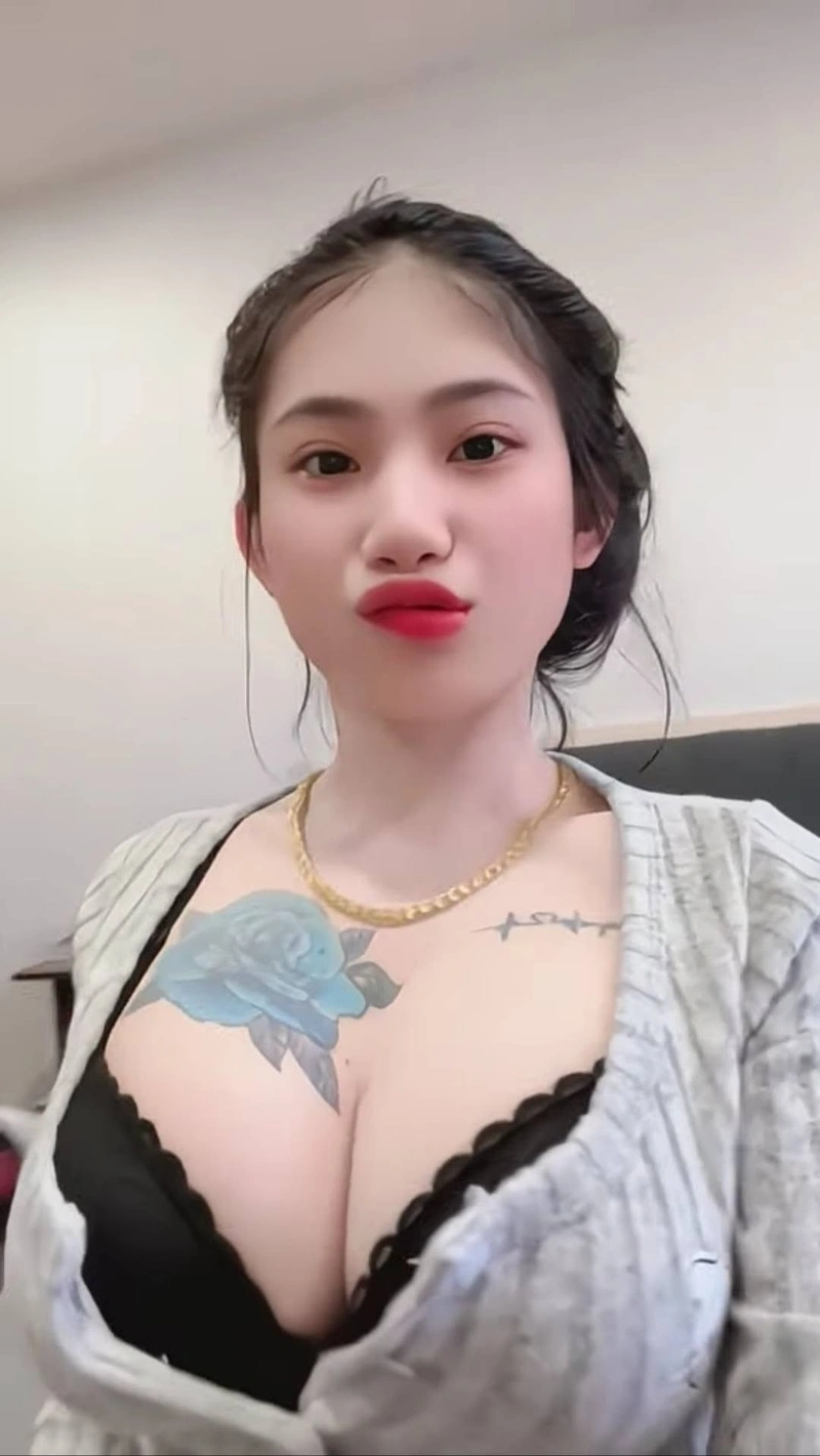 Mông Huỳnh Thị Bảo Trân tròn khủng hút hồn